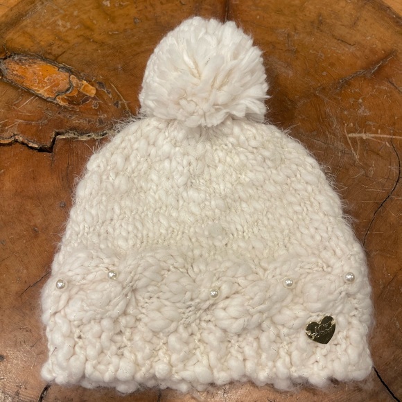 ✨NWOT Betsey Johnson Beanie✨ - Picture 1 of 4